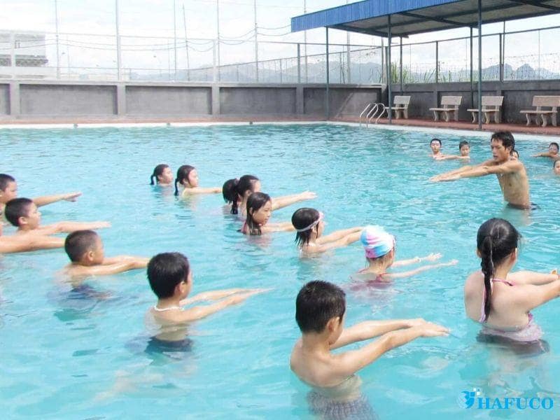 Khóa học bơi tại hồ bơi phú thọ