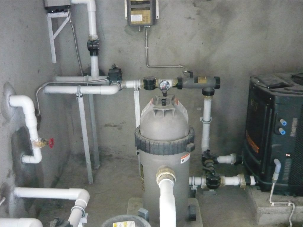Xử lý nước bể bơi bằng clo