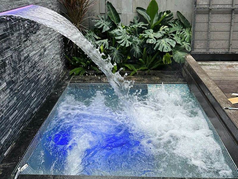 thi công bể sục jacuzzi