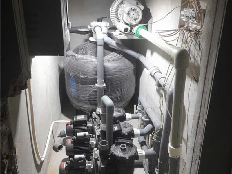 Hafuco gấp rút hoàn thiện lắp đặt phòng máy cho công trình bể bơi anh Dũng tại Nghệ An