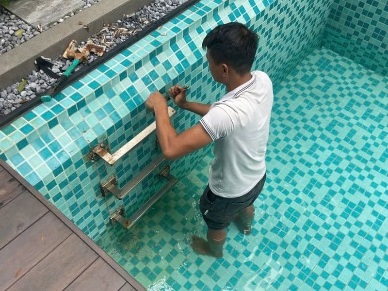 Hafuco bàn giao công trình vệ sinh bể bơi cho anh Ngọc, Linh Đàm